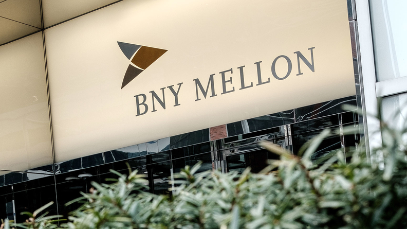 Bny Mellon Aum Flat In Quarter Up 2 For Year