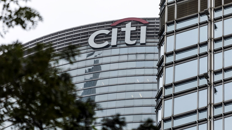 Eu Fines 5 Banks 1 2 Billion For Currency Trading Collusion